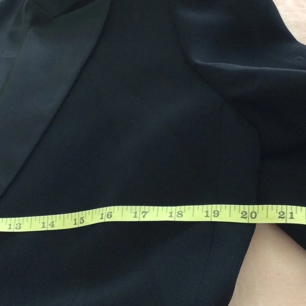 Woman’s Tahari Arthur S. Levine Luxe size 12P color black Dry Clean    #435